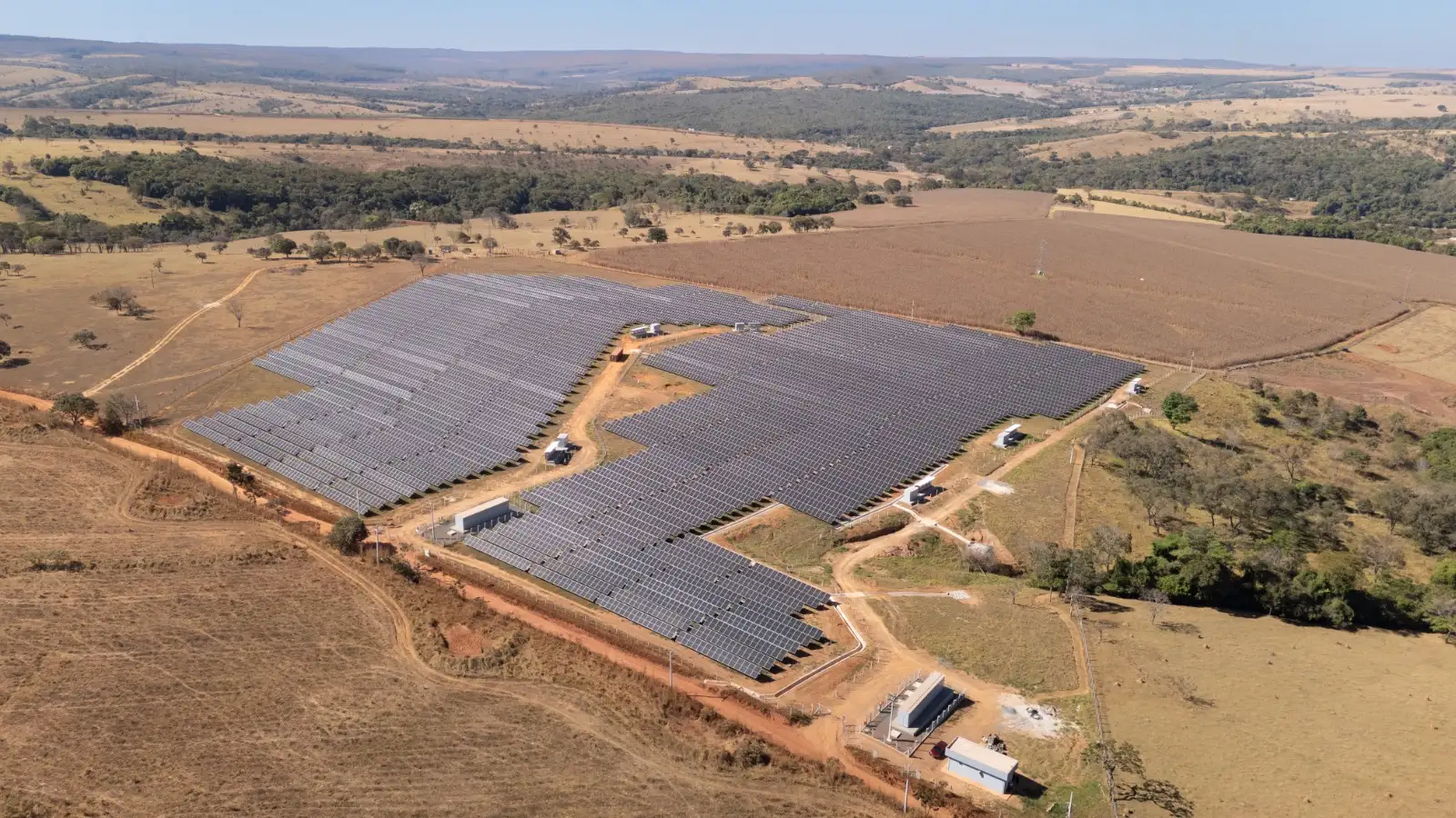 Usina solar fotovoltaica vista do alto