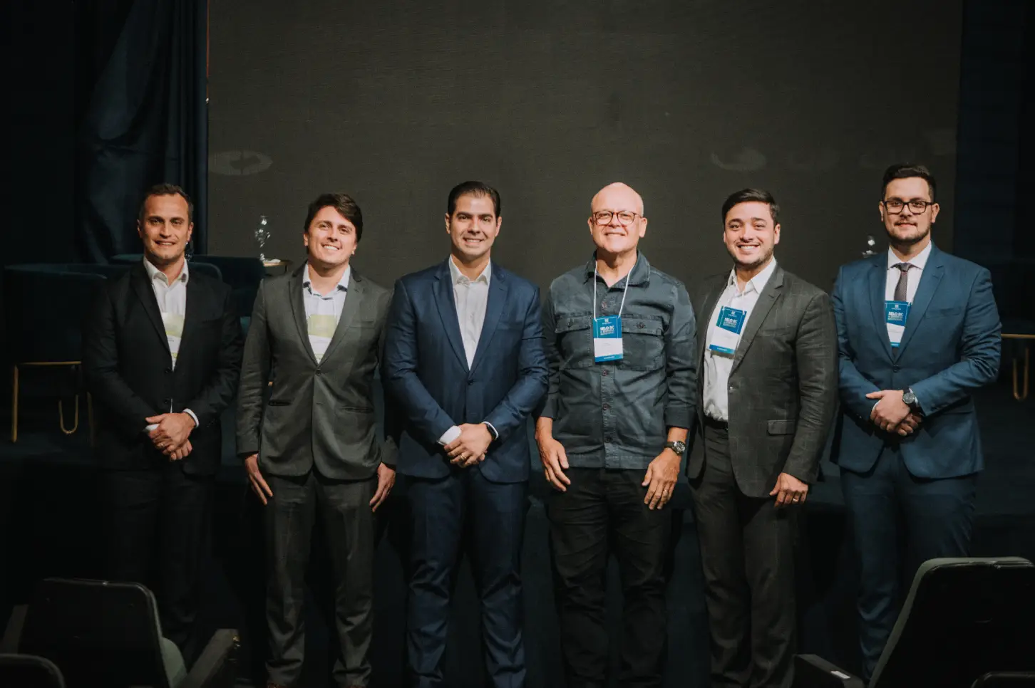Time do Grupo BC Energia em reunião de trabalho